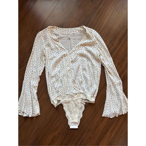 Free People XS Makin Waves Ivory Blue Polka Dot Bell Sleeve Bodysuit - Picture 6 of 9